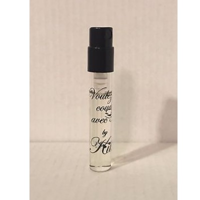 Kilian Voulez-Vous Coucher Avec Moi EDP Unisex 1.5 ML Vial בושם קיליאן וולה ווה קושה אבק מואי סה סואר מיניאטור יוניסקס 1.5 מ”ל אדפ